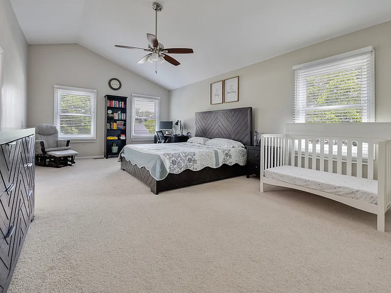 25W055 Canary Ct — Photo 14