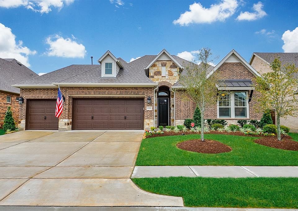 Get ready to be impressed! Move in ready and will not last long, welcome to 6918 Harvest Lane in prosperous Katy, Texas!