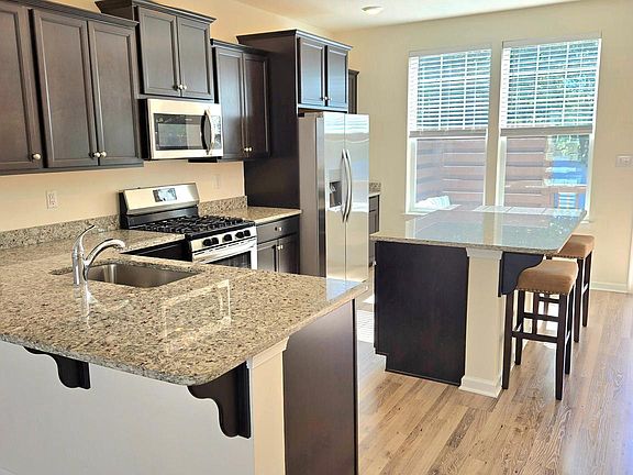 3rd image of 334 Dawson Pl