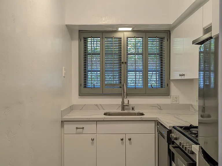 12240 Montana Ave #202 — Photo 5