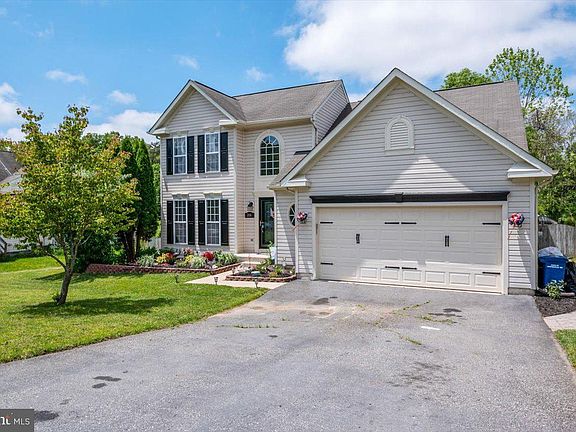 2nd image of 206 Edenderry Ave