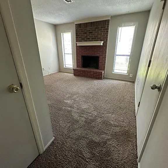 8505 S 31st St — Photo 2