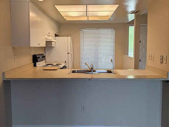 4th image of 631 SE 13th Ave