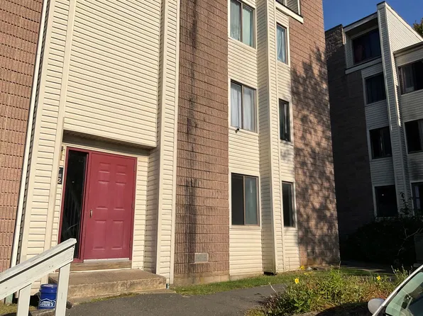 98 Burgundy Hill Ln, Middletown, CT 06457