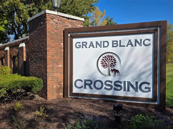 353 Horseshoe Ct, Grand Blanc, MI 48439