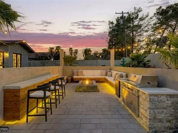 1572 Santa Anita Dr, Las Vegas, NV 89119