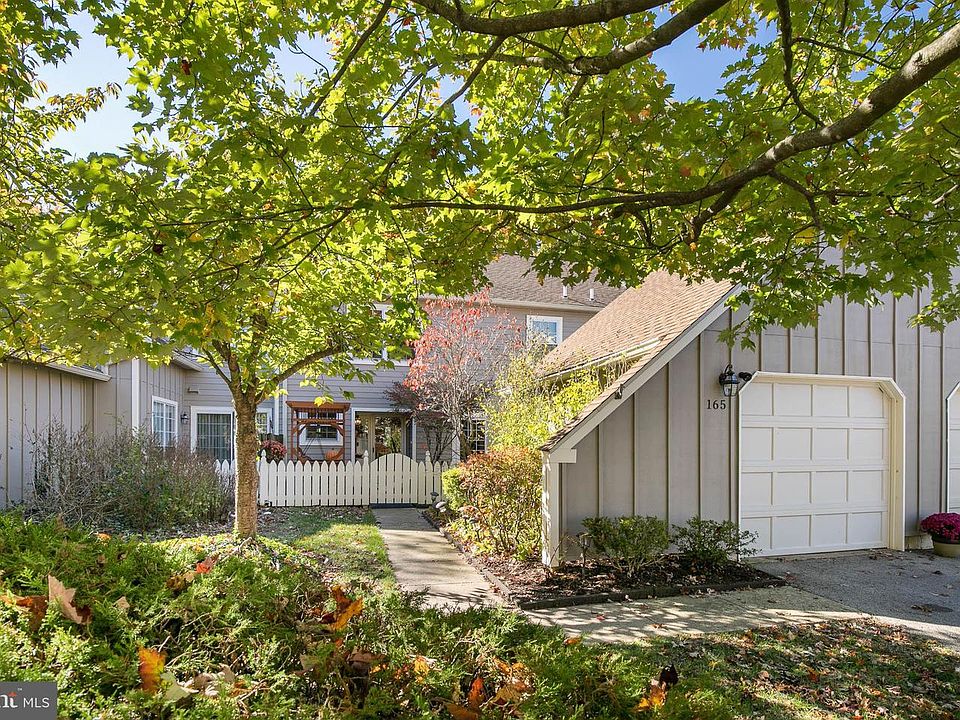 1st image of 165 Orchard Ct