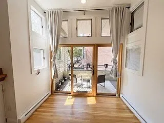 1 bed, 1.0 bath, 690 sqft, $3,600 — Photo 1