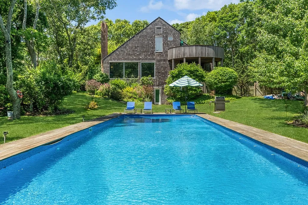 Private Contemporary Retreat — Photo 1