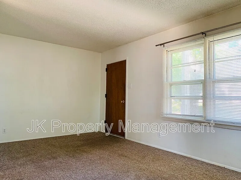 1 bed, 1.0 bath, 600 sqft, $900 — Photo 3