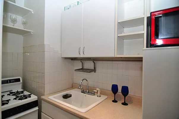 Rented by CENTURY 21 Sunny Gardens Realty, Inc. | media 12