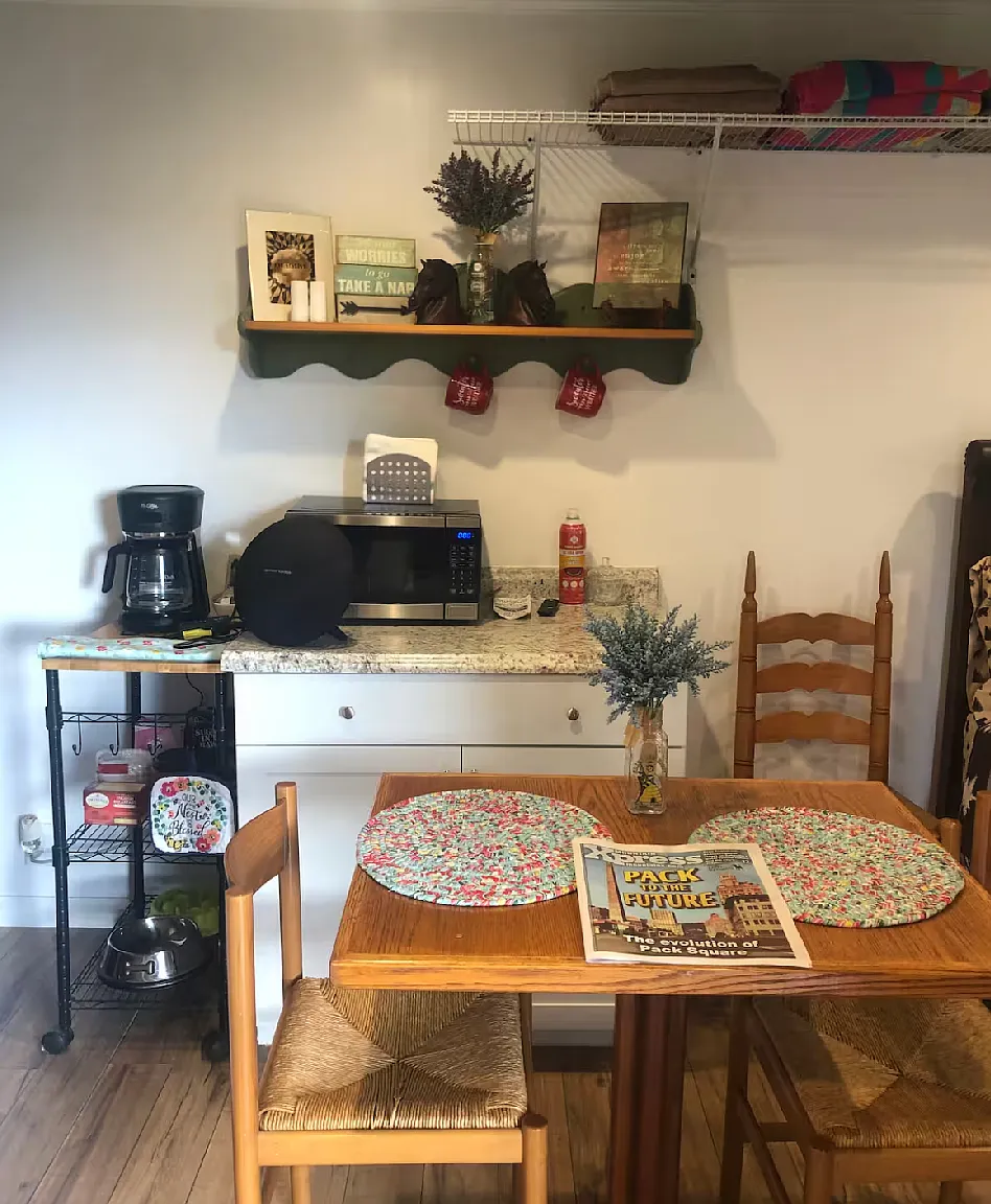 1 bed, 200 sqft, $1,000 — Photo 3