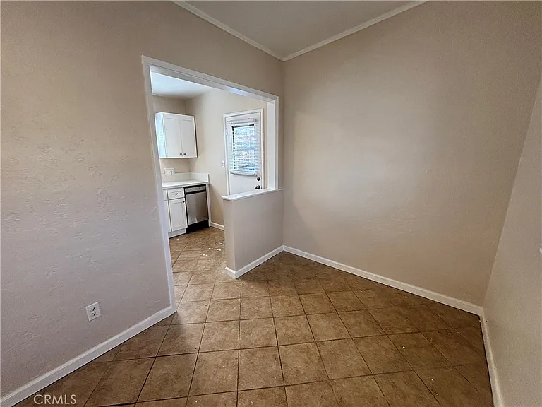 132 S Batavia St — Photo 11