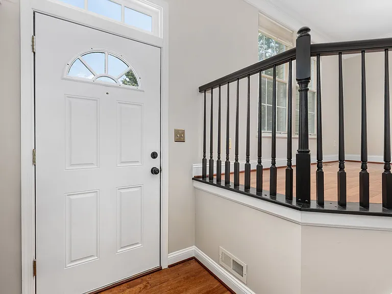 12894 Effingham Ct — Photo 2