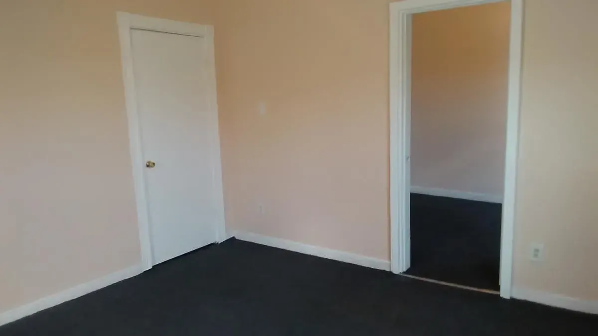 4 bed, 1.5 bath, 2404 sqft, $1,595 — Photo 3