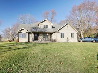 2812 E Oaks Rd N, Urbana, IL 61802