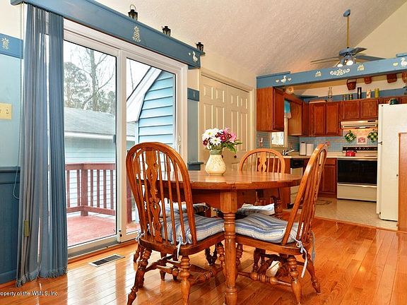 5th image of 105 Indian Summer Ln