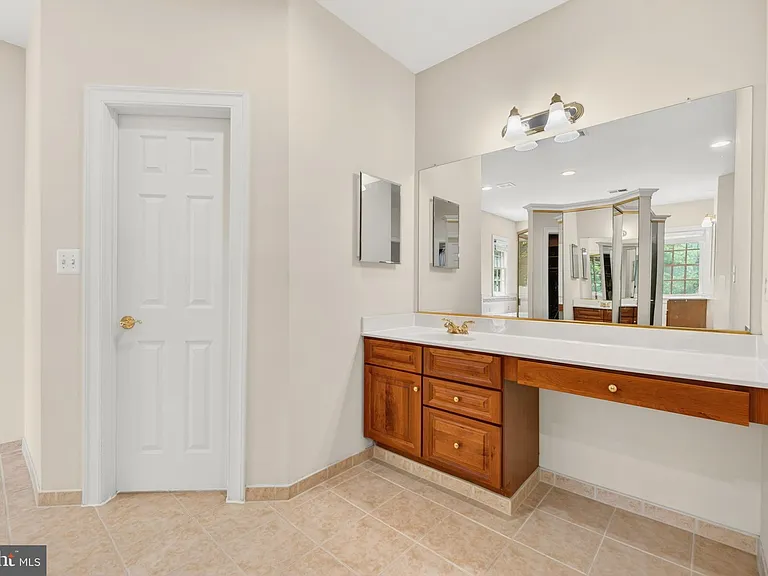 9860 Palace Green Way — Photo 31