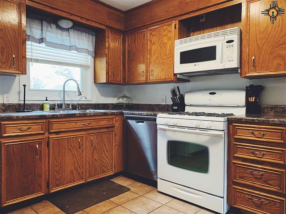 2nd image of 907 W Sears Ave
