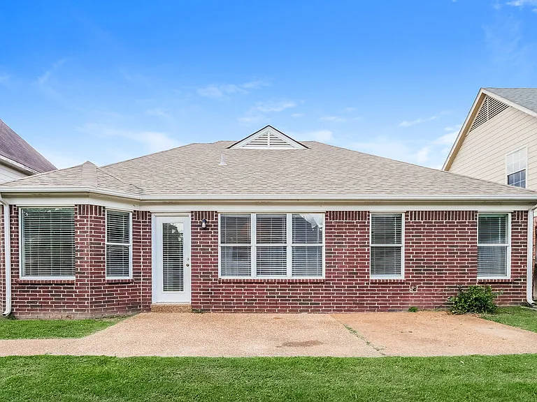 305 Dogwood Spring Dr — Photo 16