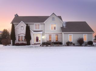 1197 Willow Wood Ln, Grafton, WI 53024