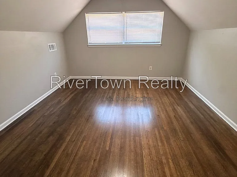 2884 Spring Hill Dr — Photo 9