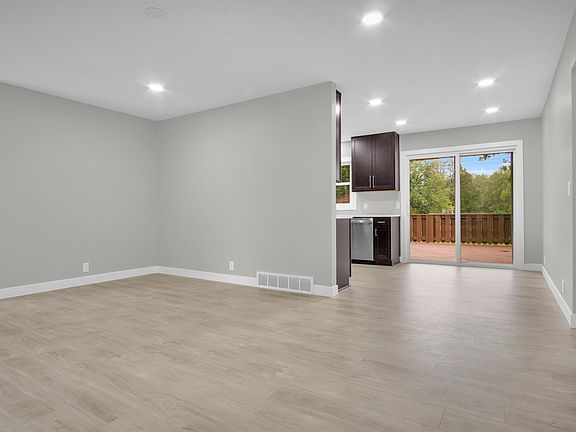 4th image of 3209 10th Ave