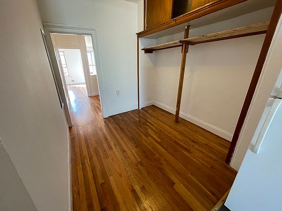 5th image of 160 Bedford Ave #4