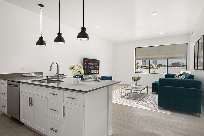1st image of 942 S 6th Ave #103