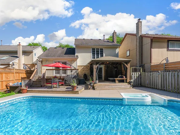 96 Royal Palm Dr, Brampton, ON L6Z 1P7