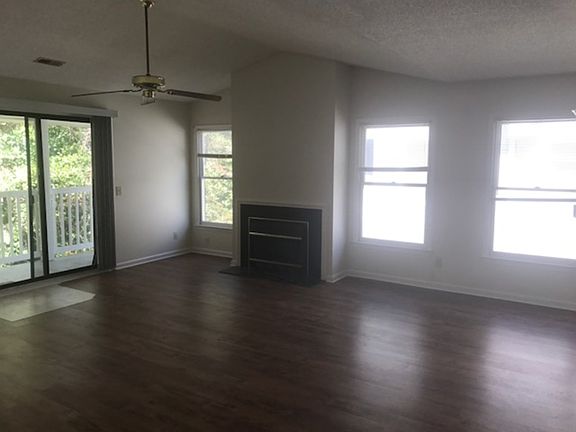 4th image of 128 F W Victoria Ct