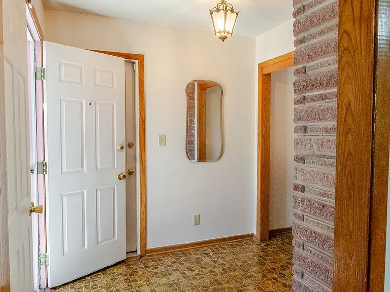 8020 Oakland Ave — Photo 5