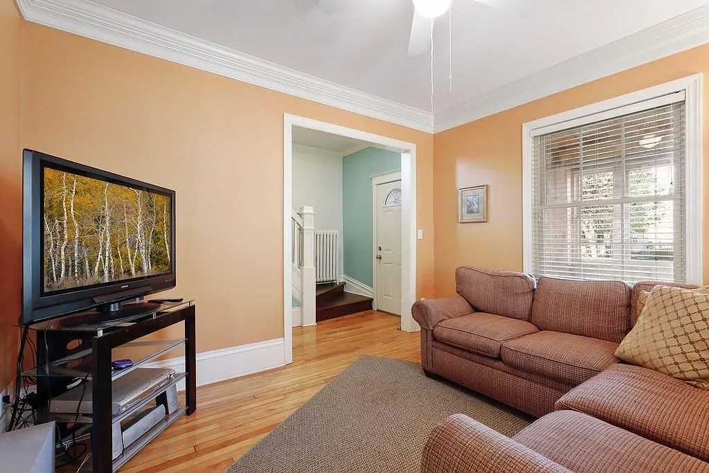 6 bed, $3,000 — Photo 1