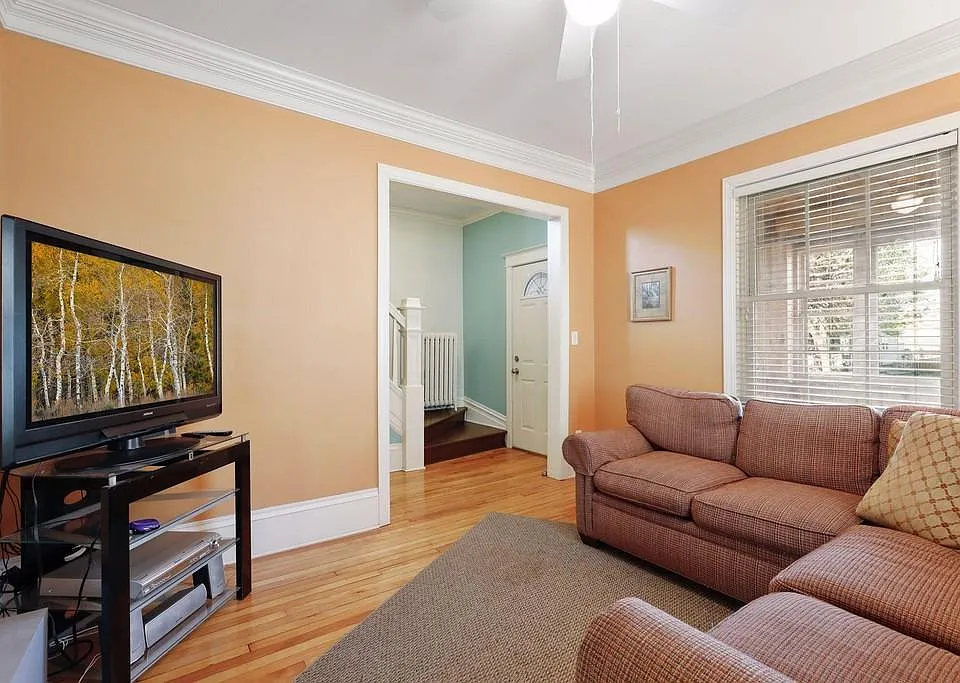 406 Fry St #2