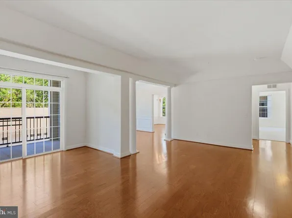 9204 Charleston Dr Unit 207, Manassas, VA 20110