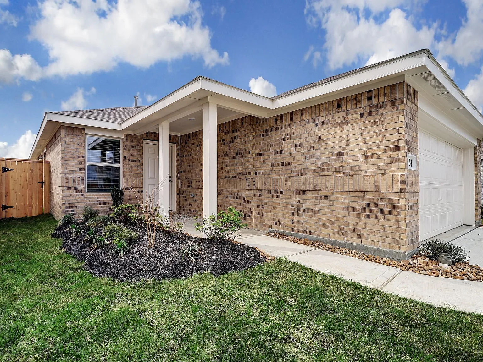 3 bed, 2.0 bath, 1311 sqft, $1,950 — Photo 2