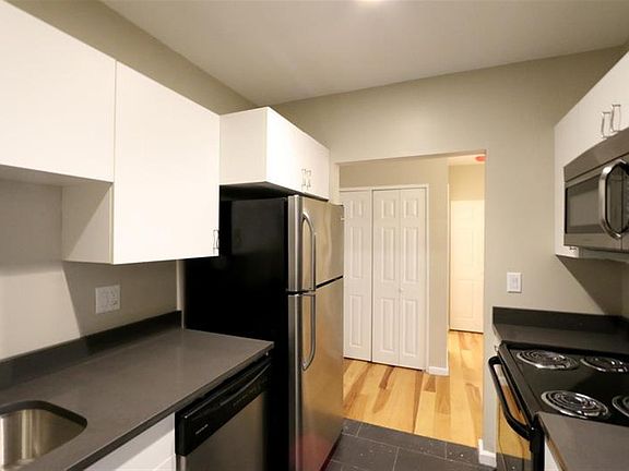 5th image of 19 Bow St