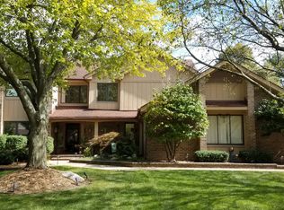 5082 Collington Dr, Troy, MI