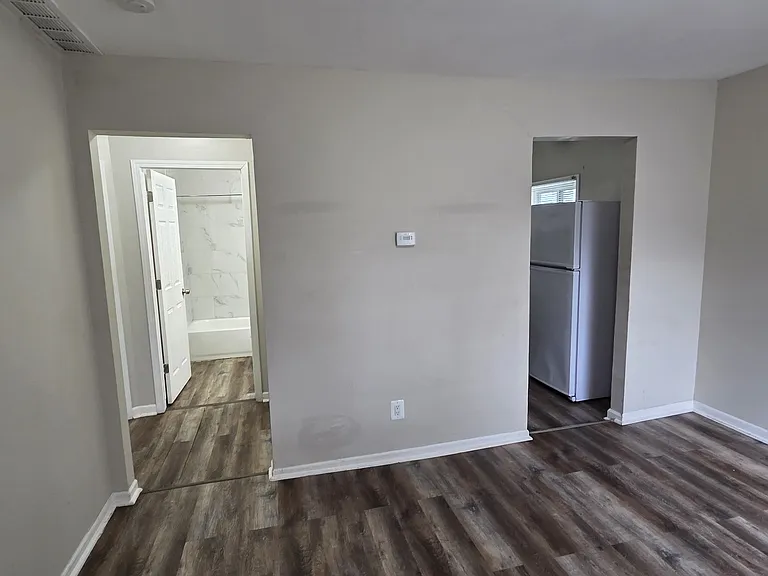 11289 Chalmers Ave — Photo 12