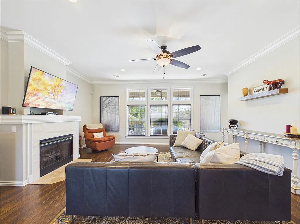 3 bed, 2.0 bath, 2544 sqft, $2,800 — Photo 4