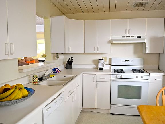 2nd image of 880 Coronado Ave