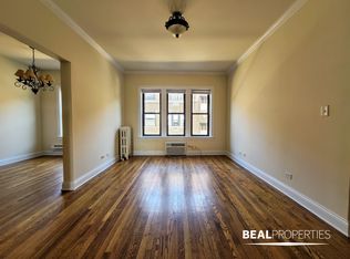 750 W Addison St #N1, Chicago, IL 60613