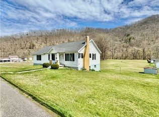129 Riverside Dr, Madison, WV 25130