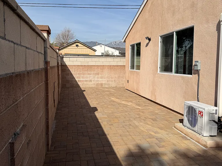 1803 James Pl — Photo 2