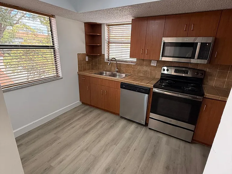 11830 SW 80th St #422 — Photo 6
