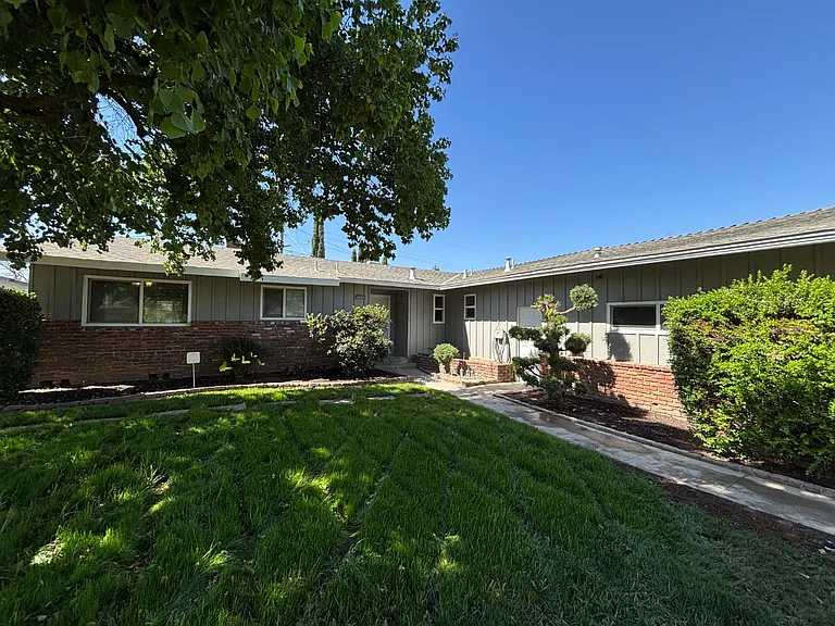 1903 W Fountain Way — Photo 23