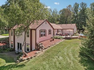 649 Cardiff Dr, Hartland, WI 53029