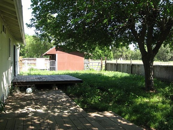 Backyard with 2 stall barn