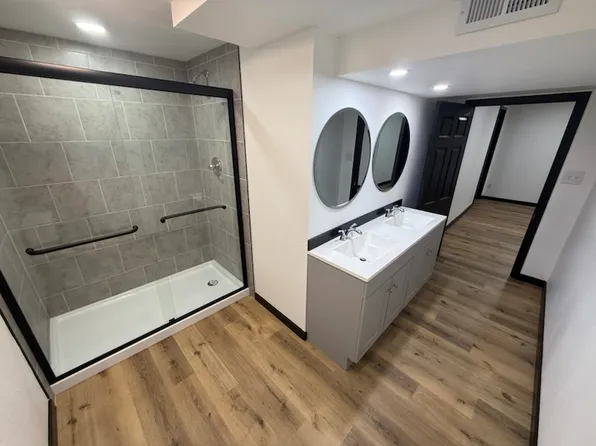 1725 Elmwood Ln, Bettendorf, IA 52722