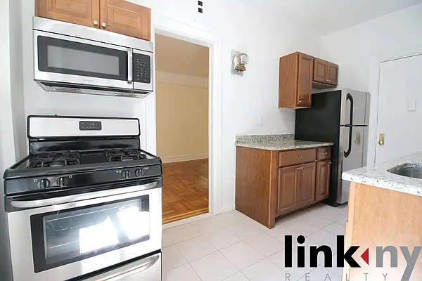 Rented by Link NY Realty | media 25